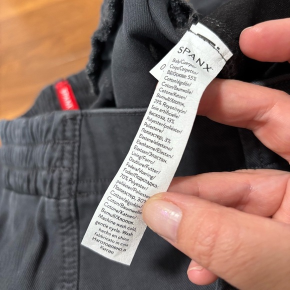 SPANX Black Stretch Twill Cotton Cargo Utility Pull On Crop Joggers NWOT - Picture 9 of 9